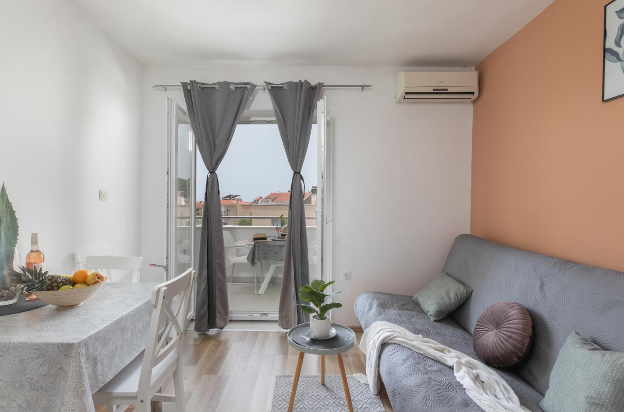 Sea View Apartments M Подгора Номер фото