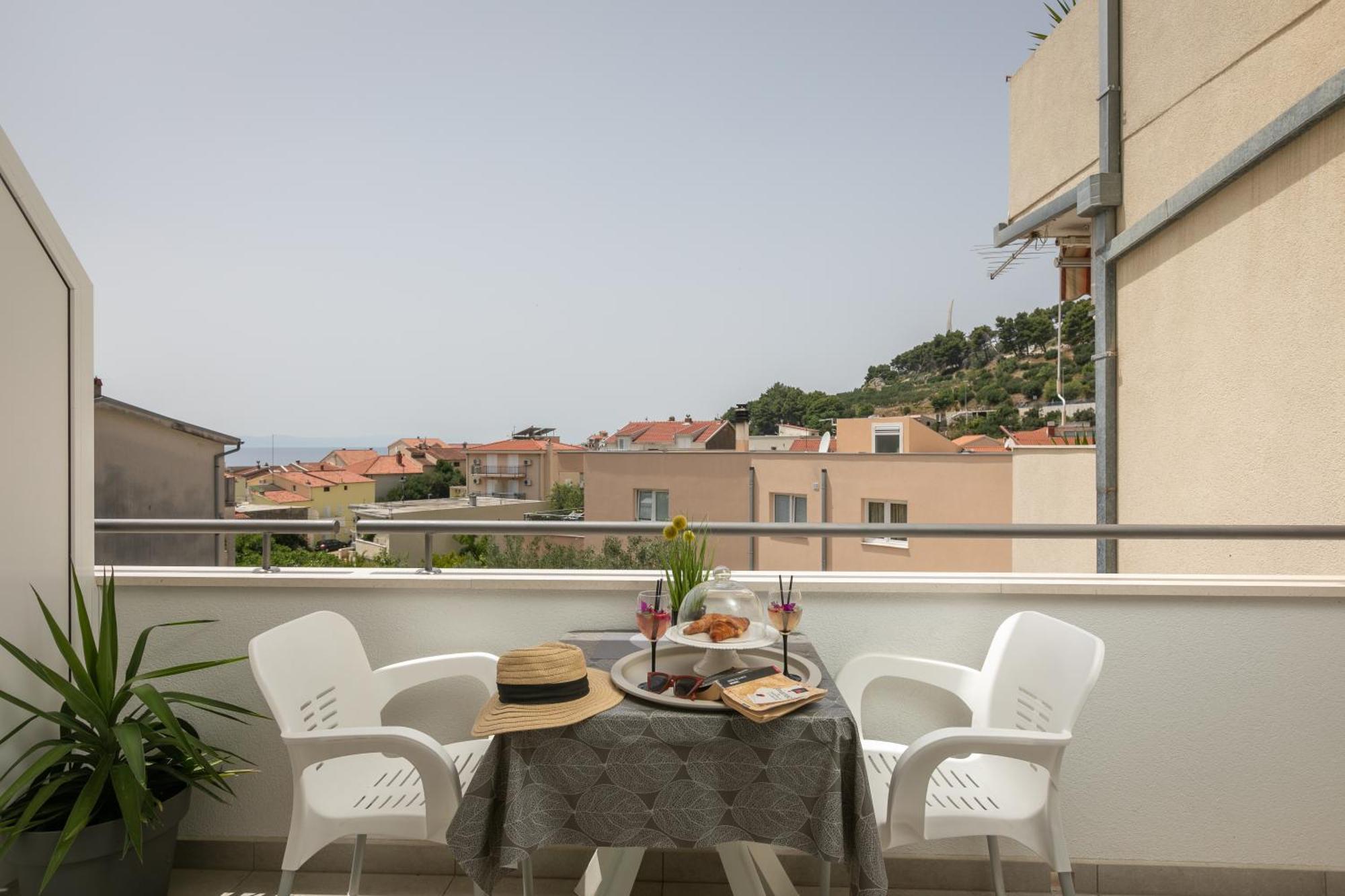 Sea View Apartments M Подгора Номер фото
